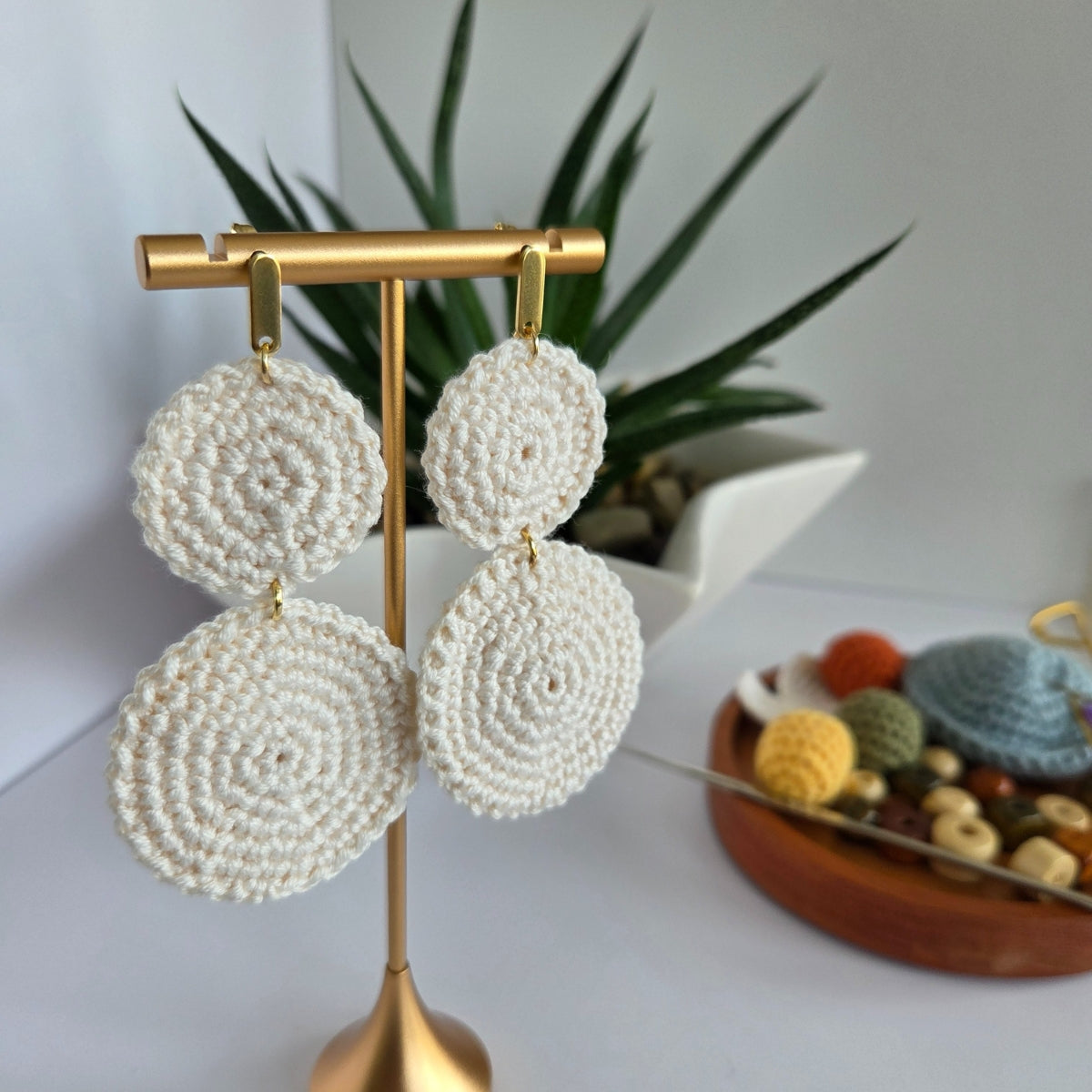 Cream hypoallergenic crochet earring with gold-plated hypoallergenic earring